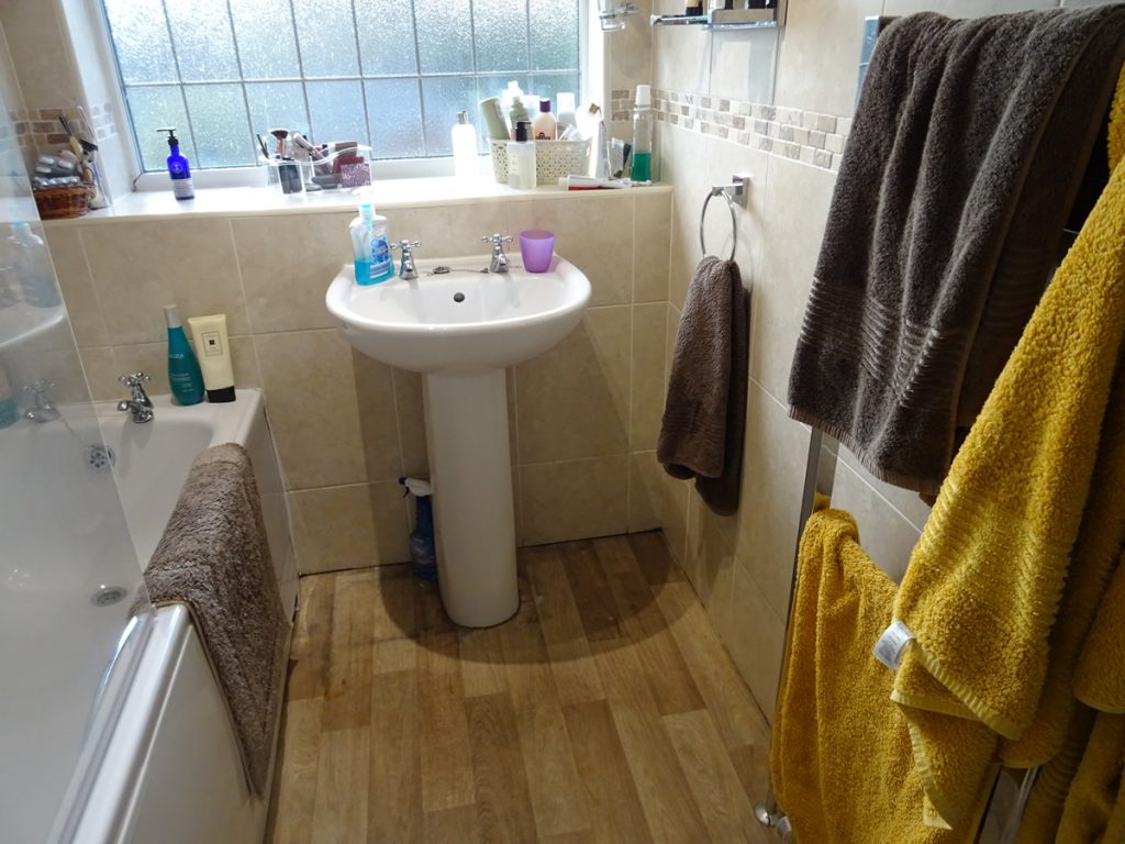 Bathroom with Separate Toilet Opened into Large Bathroom Earlsdon